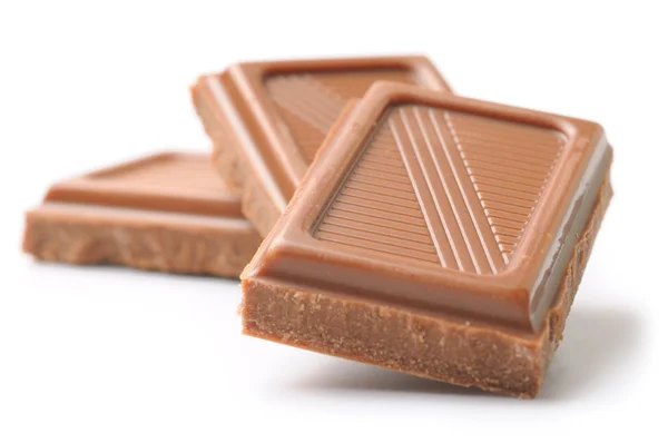 Fehér alapon izolált csokoládé szeletek — Stock Fotó