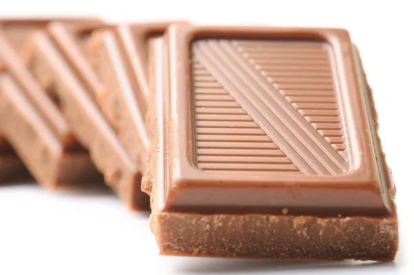 Barras de chocolate isoladas em branco — Fotografia de Stock