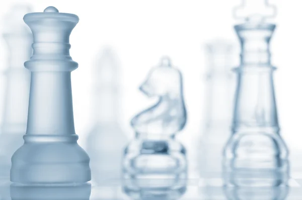 Διαφανές γυάλινο σκάκι απομονωμένο σε λευκό — Φωτογραφία Αρχείου