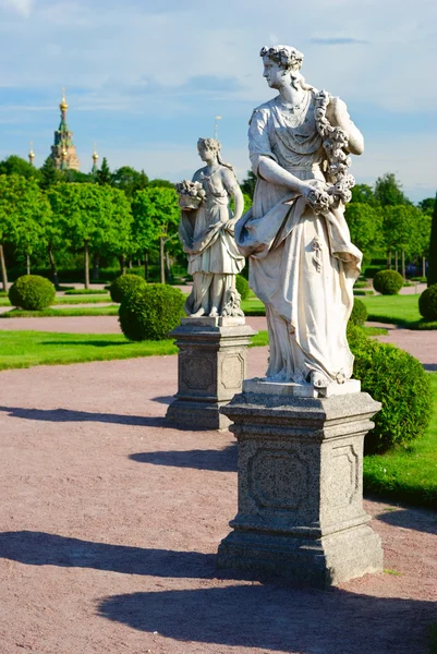 雕塑的彼得夏宫、 圣彼得斯堡 — 图库照片