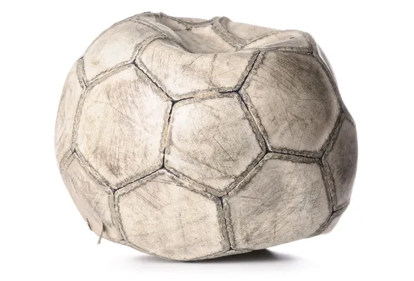 孤立在白色的老缩瘪的足球球 — 图库照片