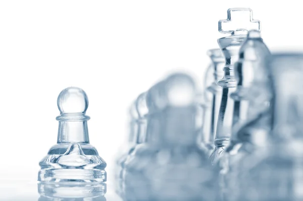 Прозорі скляні шахи ізольовані на білому — стокове фото