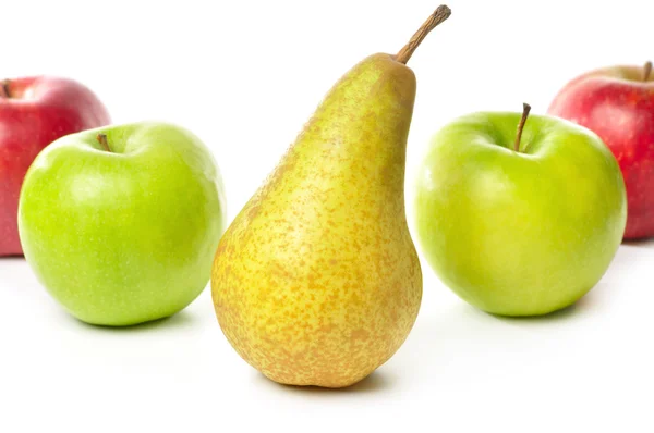 Manzanas y pera aisladas en blanco — Foto de Stock