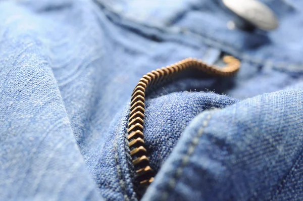Jeans blixtlås närbild, grunt dof — Stockfoto
