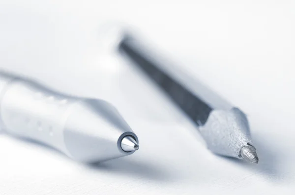 Długopis i ołówek zbliżenie — Zdjęcie stockowe