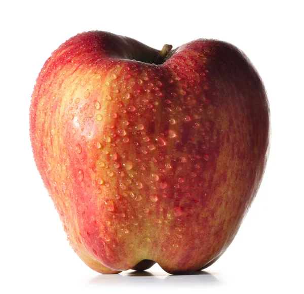 Mokre czerwone jabłko na białym tle — Zdjęcie stockowe