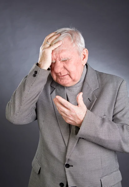 Portret emotionele bejaarde mannen — Stockfoto
