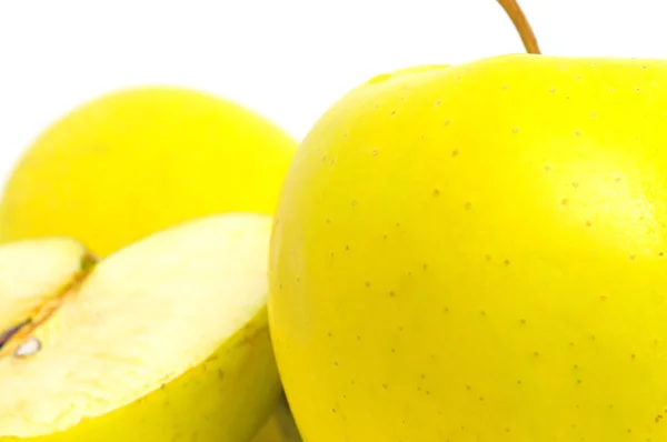 Gelbe Äpfel isoliert auf weiß — Stockfoto
