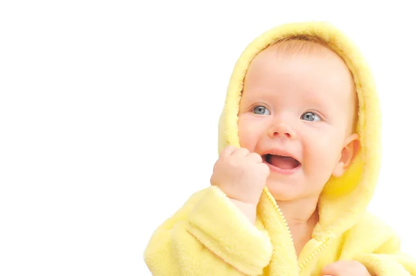 Criança pequena em capuz amarelo — Fotografia de Stock