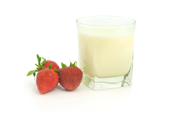 stock image Glass of milk and strawberries