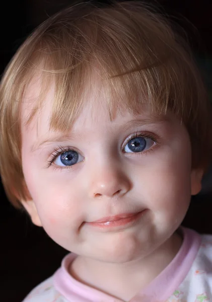 Kis mosolygó gyermek — Stock Fotó