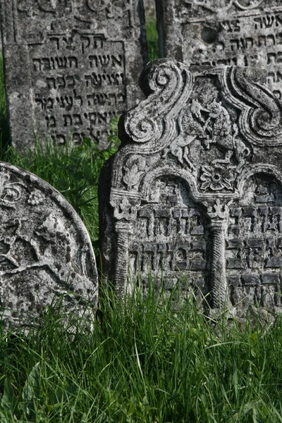 Antigo cemitério judeu — Fotografia de Stock