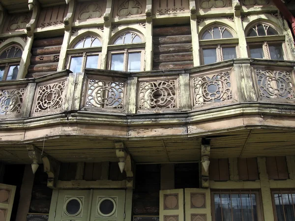 Деревянный балкон — стоковое фото