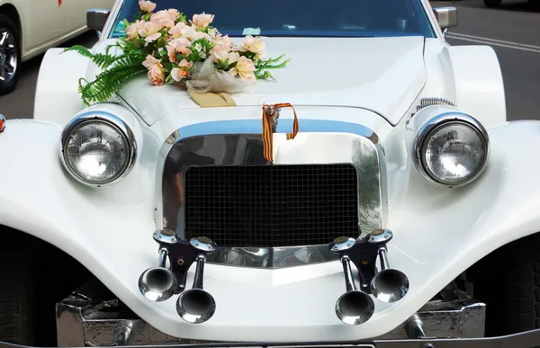 Capot voiture de mariage — Photo