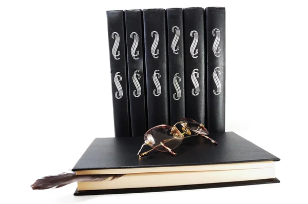 Hromádka knih s brýlemi — Stock fotografie