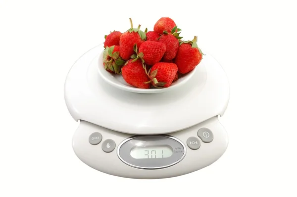 Strawberries in bowl on the scales — Stock Photo, Image