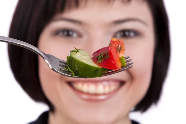 Frau hält Gabel mit Salat — Stockfoto