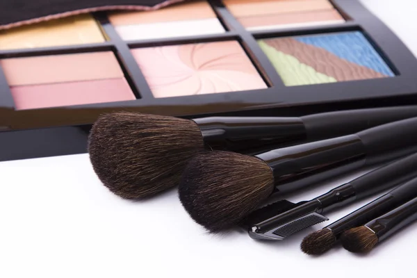 Escovas para maquiagem e sombra de olhos — Fotografia de Stock