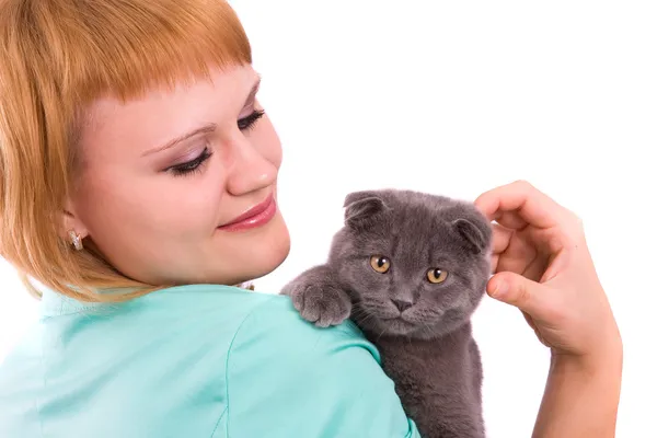 Mujer con escocés plegable gato — Foto de Stock