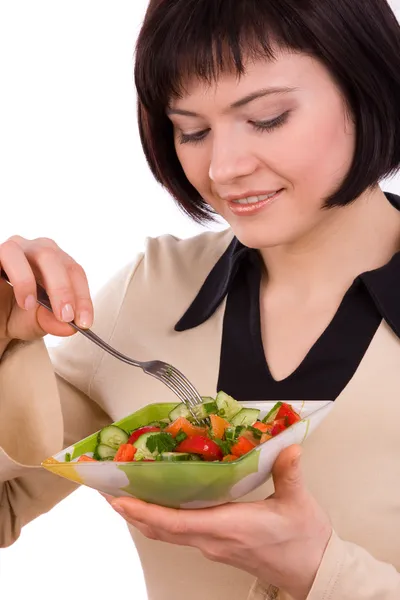 Donna che tiene piatto con insalata e mangiare . — Foto Stock