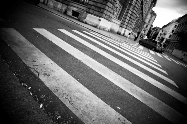 Crosswalk en una ciudad — Foto de Stock