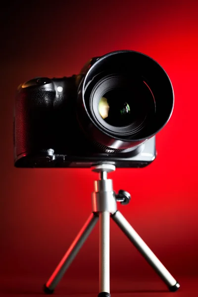 Câmera DSLR profissional — Fotografia de Stock