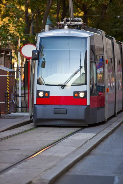 Moderne tram — Stockfoto