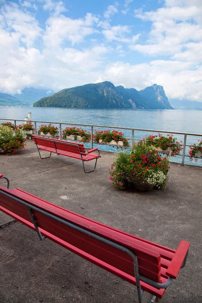 Vista no lago Alpes — Fotografia de Stock