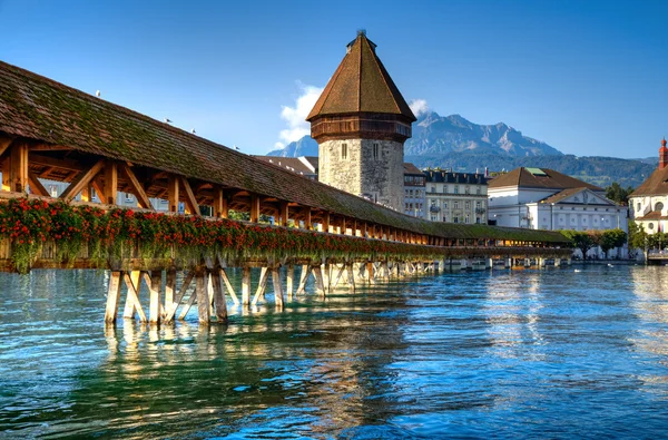 Puente de madera en Lucerna —  Fotos de Stock
