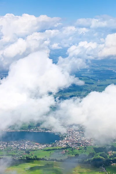 Paisaje suizo entre nubes — Foto de Stock