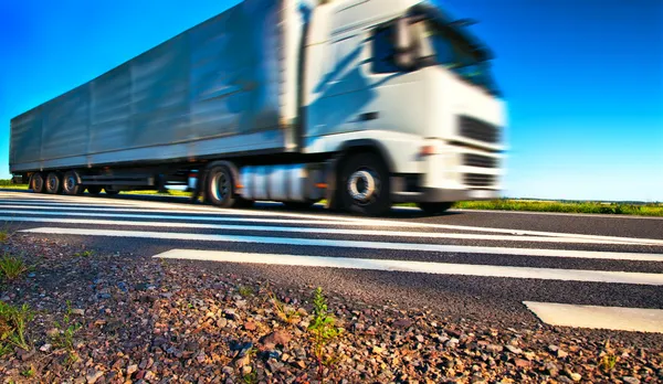 Транспорт грузовых автомобилей — стоковое фото