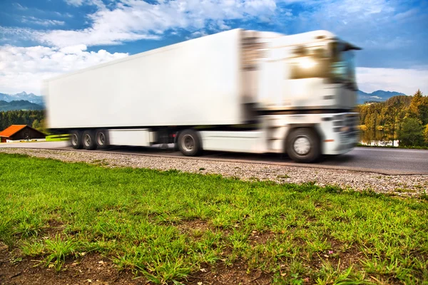 Транспорт грузовых автомобилей — стоковое фото