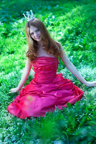 Prinzessin im roten Kleid — Stockfoto