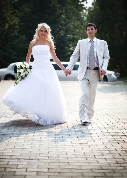 Genç evlilik çifti — Stok fotoğraf