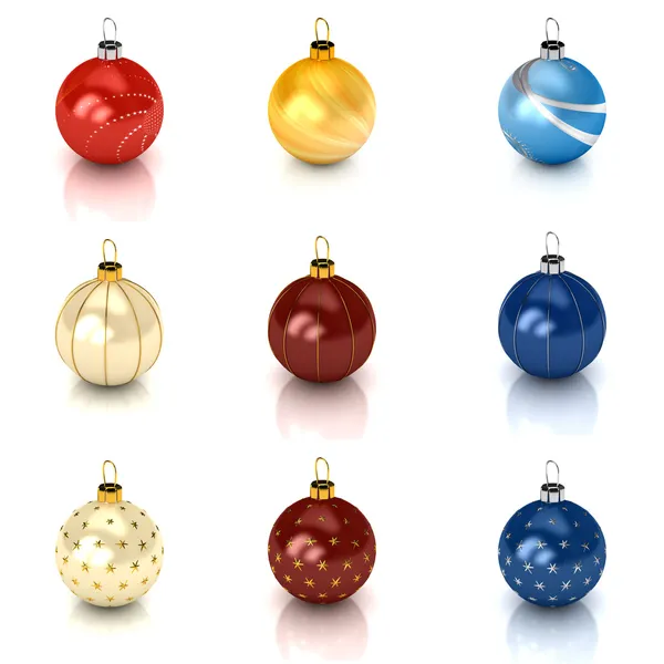 白い上のクリスマスボール — ストック写真