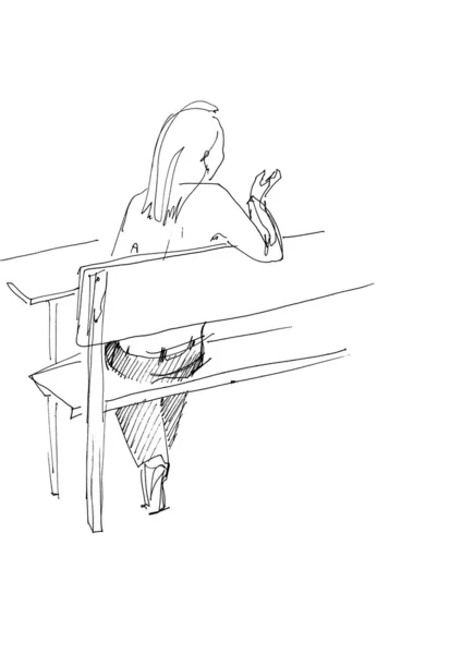 Девушка сзади на скамейке — стоковое фото