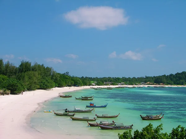 Playa en el mar de Andamán, Tailandia — Foto de Stock