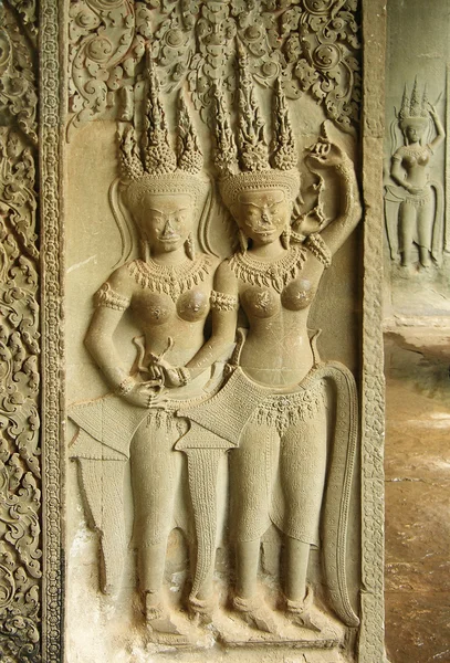 Bas-relief with Apsaras, Angkor Wat — Stock Photo, Image