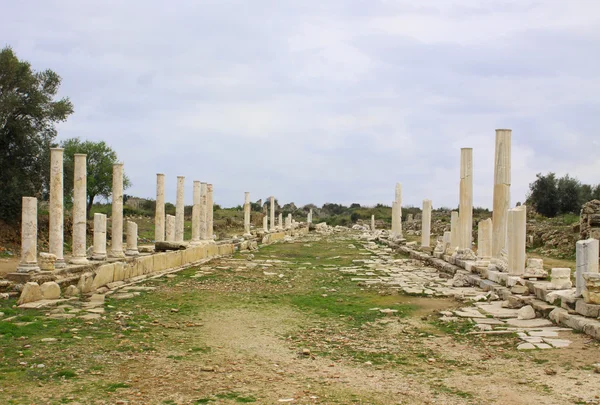 Ruïnes van de oude Romeinse tempel — Stockfoto