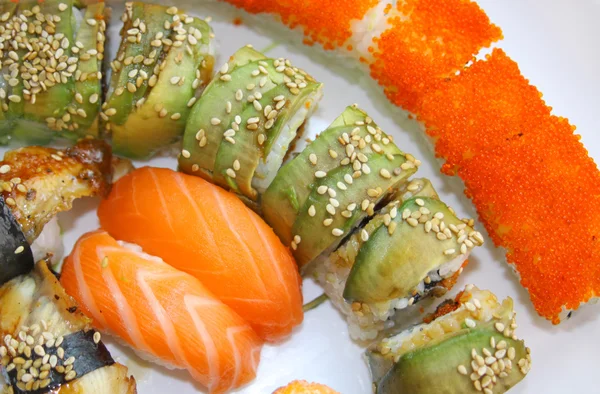 Close-up japonês colorido conjunto de sushi — Fotografia de Stock