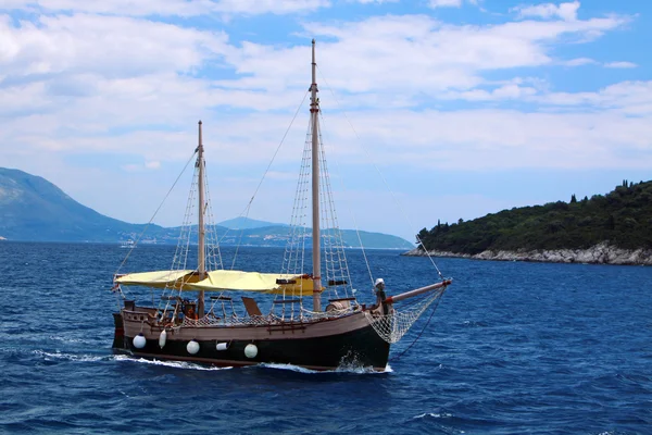 Boot im adriatischen Meer — Stockfoto