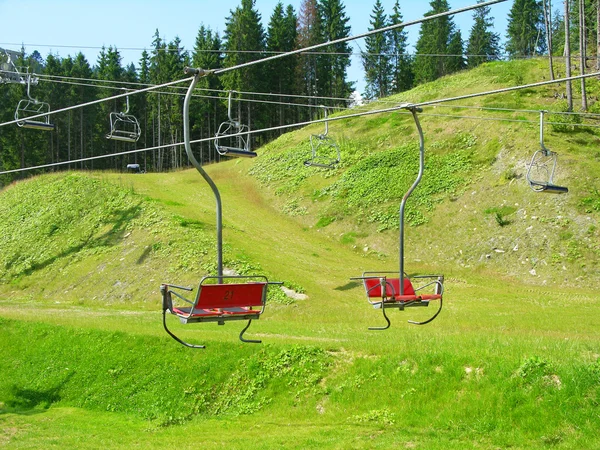 Ośrodek narciarski, w lecie, Karpaty, Ukraina — Zdjęcie stockowe