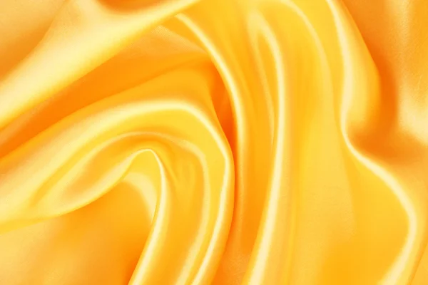 Гладкий элегантный золотой шелк — стоковое фото