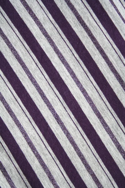 Серо-лиловые полоски на ткани — стоковое фото