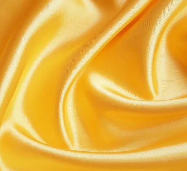 Glatte elegante goldene Seide — Stockfoto