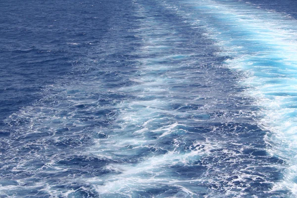 Superfície de água do mar azul com ondulação — Fotografia de Stock