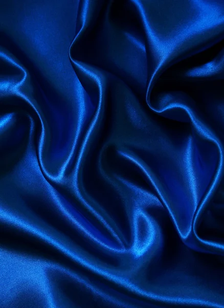 Гладкий элегантный синий шелк — стоковое фото
