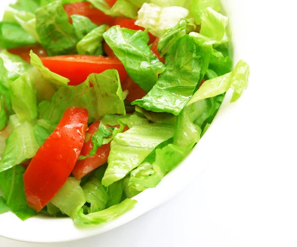 Egészséges vegetáriánus saláta fehér tányérra — Stock Fotó