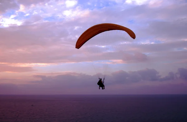 Vlucht van paraplane — Stockfoto