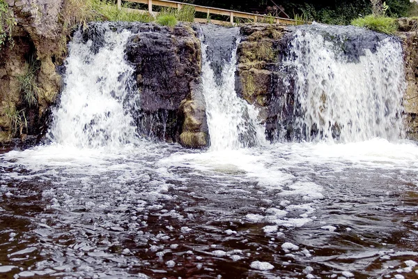 Pequena cachoeira no rio Venta — Fotografia de Stock